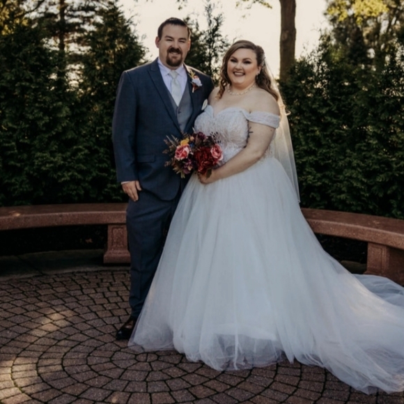 Meet your Posher, Cassandra - Picture 2 of 4